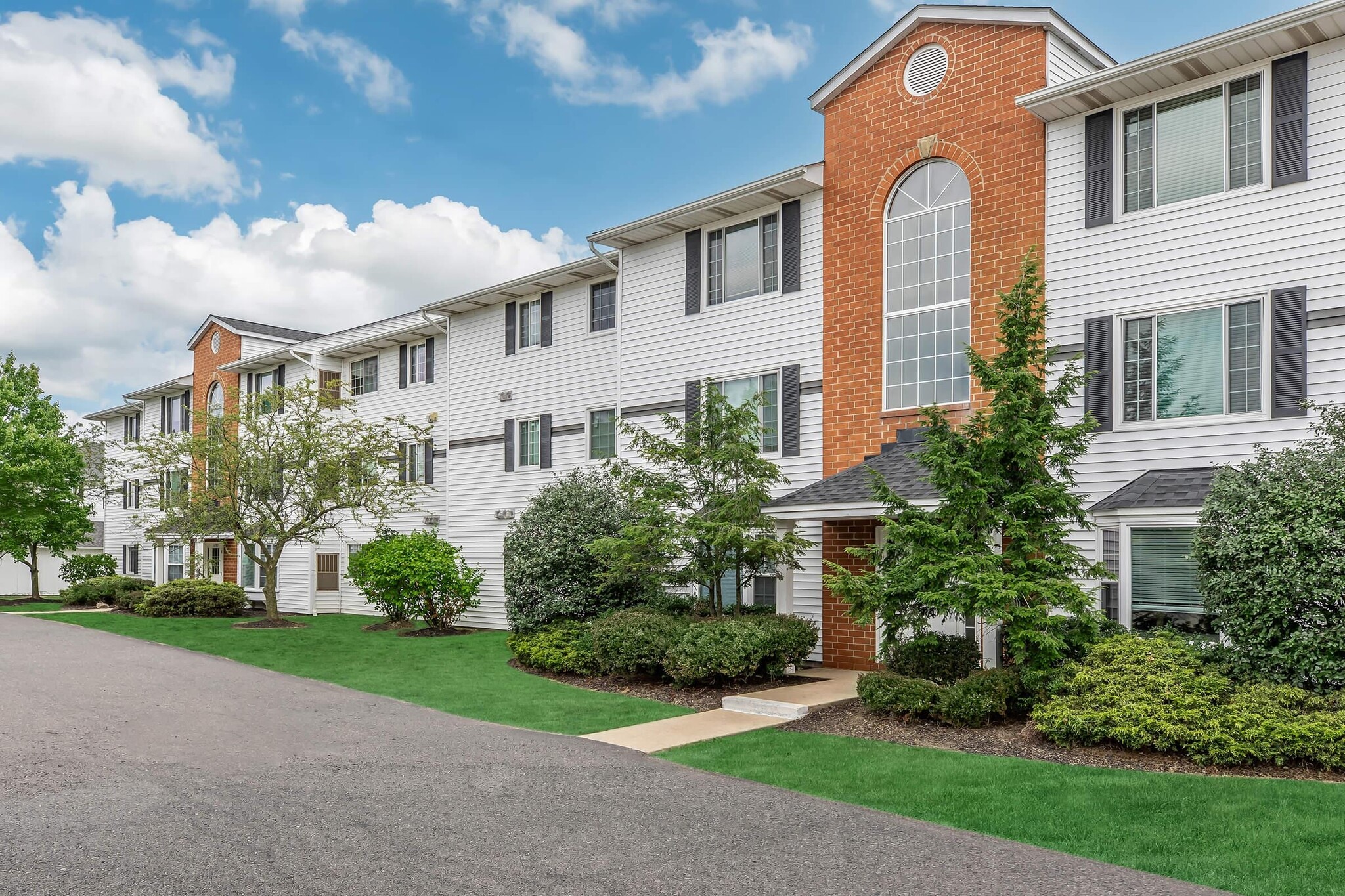 Cambridge Court Apartments – photo 1 of 37