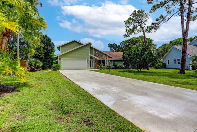 Building Photo - 6195 Eagles Nest Dr