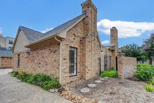 Building Photo - 3bed 3.5 bath Home