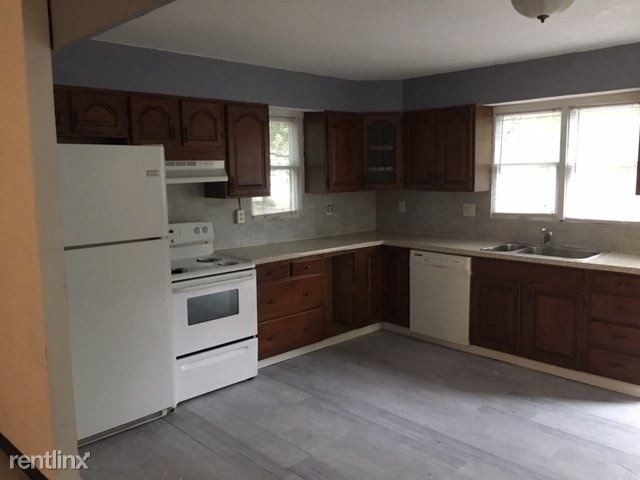 Foto del edificio - 7 br, 2 bath House - 317 North Main Street