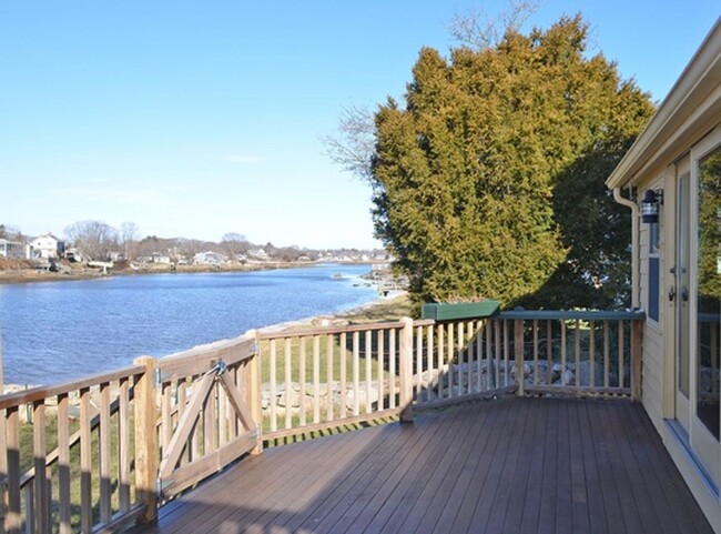 Foto del edificio - Waterfront Winter Rental: River Watch