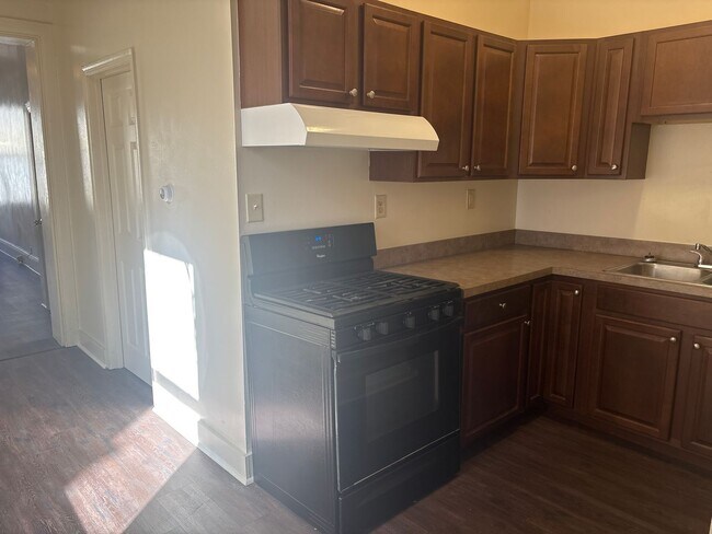 Building Photo - 1st Floor 1 Bedroom Apartment in Downtown York City