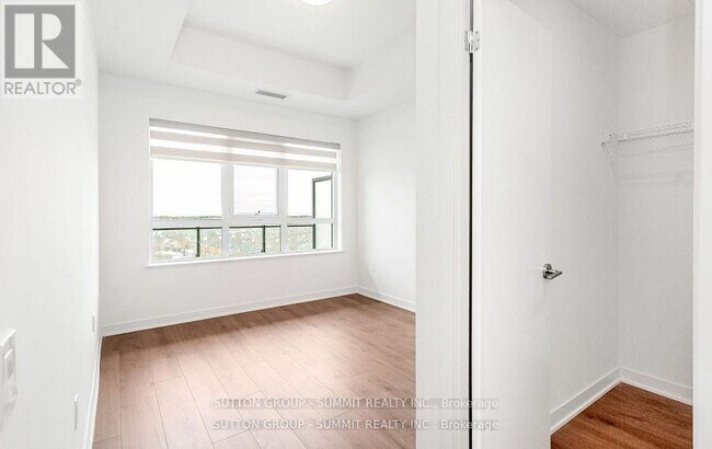 Building Photo - 395 Dundas St W