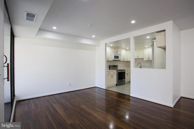 Foto del edificio - 6317 Park Heights Ave