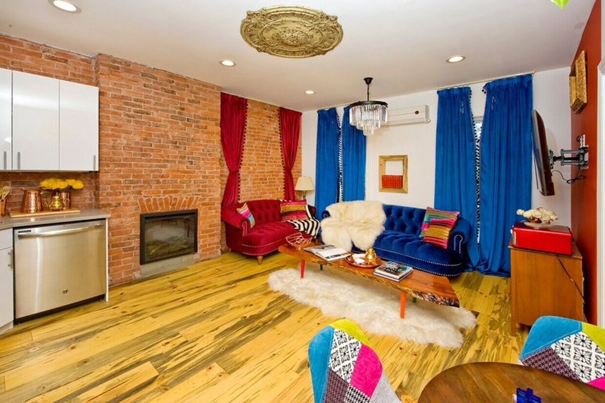 Foto principal - 2 & 3 Bedroom Units in the Dwight Street H...