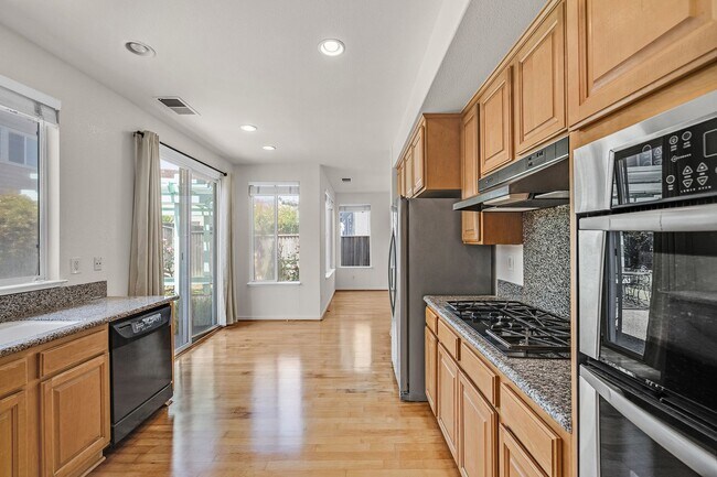 Foto del edificio - Welcome to your dream home in SSF!