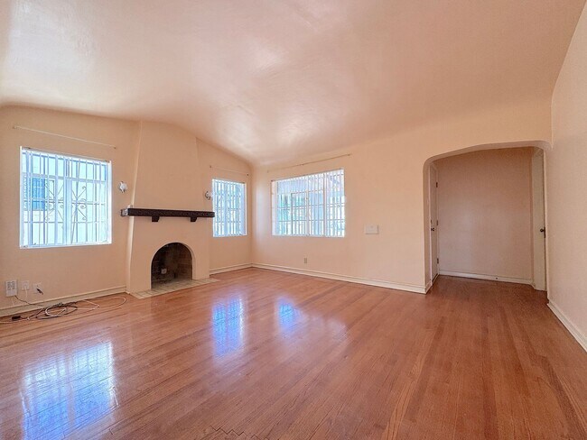 Foto del edificio - 3706 Sacramento Ave