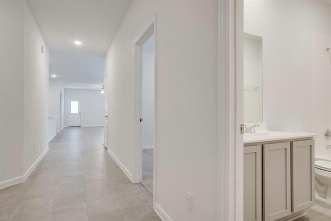 Building Photo - 2108 Callahan Dr