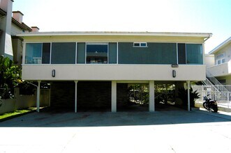 Building Photo - 1028 3rd St