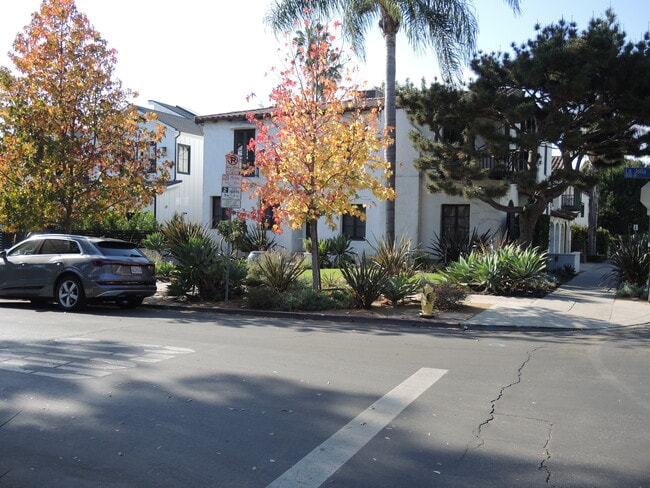 great location - 855 N La Jolla Ave