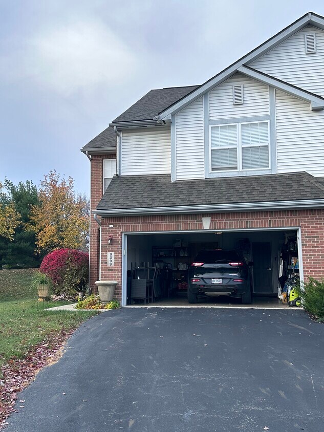 9299 Great Lakes Cir, Dayton, OH 45458 Townhome Rentals in Dayton OH