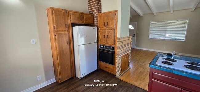 Building Photo - 2 bedroom 2 bath w bonus room