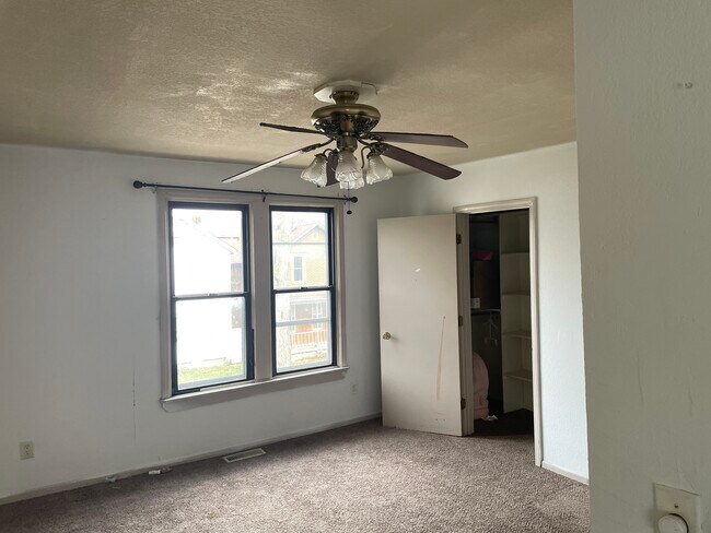 Building Photo - 733 3rd St