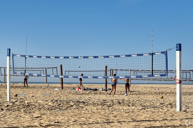 The massive beaches in Huntington Beach are a volleyball player's dream.