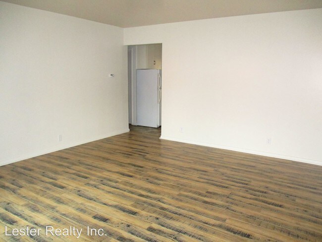 Building Photo - 301 N 10th St