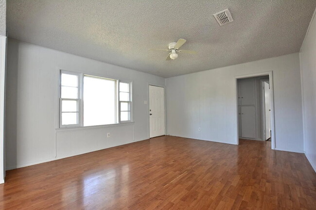 Foto del edificio - Cute 2/1 with Tons of Space!