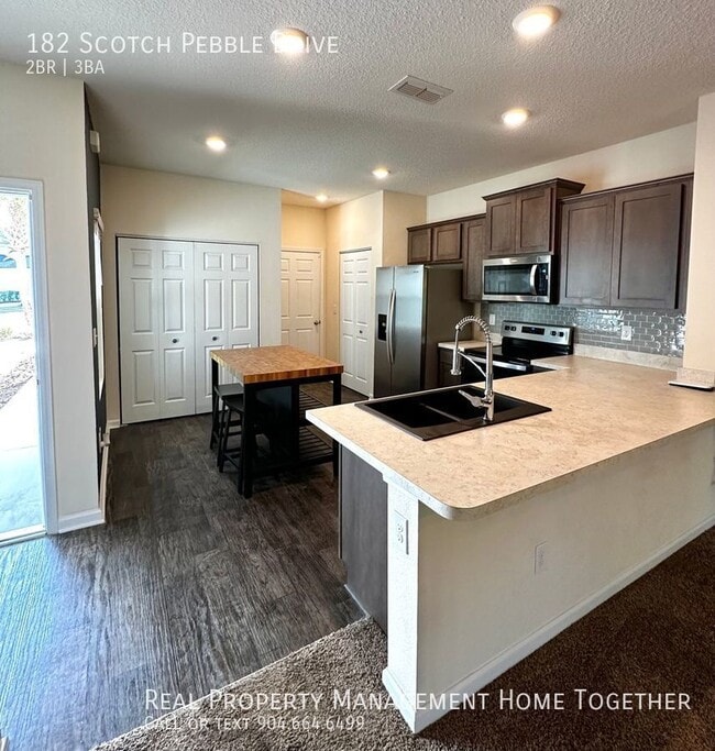 Foto del edificio - 2BR/2.5BA Like-New Peaceful Townhome