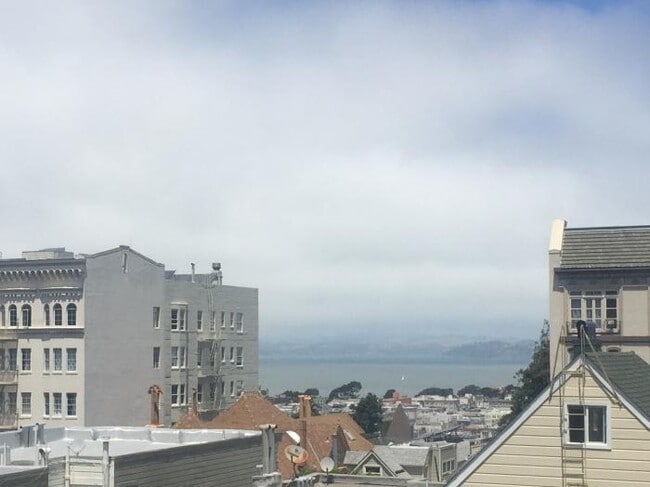 Building Photo - bedroom in San Francisco CA 94109