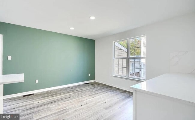 Building Photo - 4 Maya Way