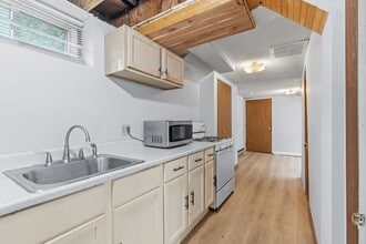 Building Photo - 4255-4257 N Thomas Ave