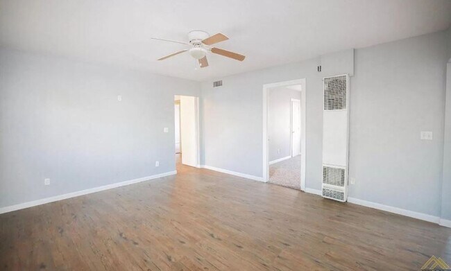 Building Photo - Remodeled Home in Taft!