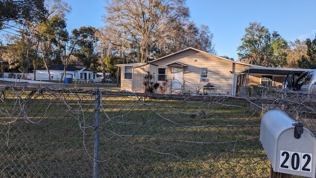 Foto del edificio - 202 1st Ave NE