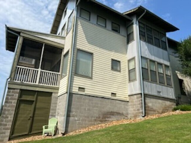 Foto del edificio - 682 Marina Cottage Dr