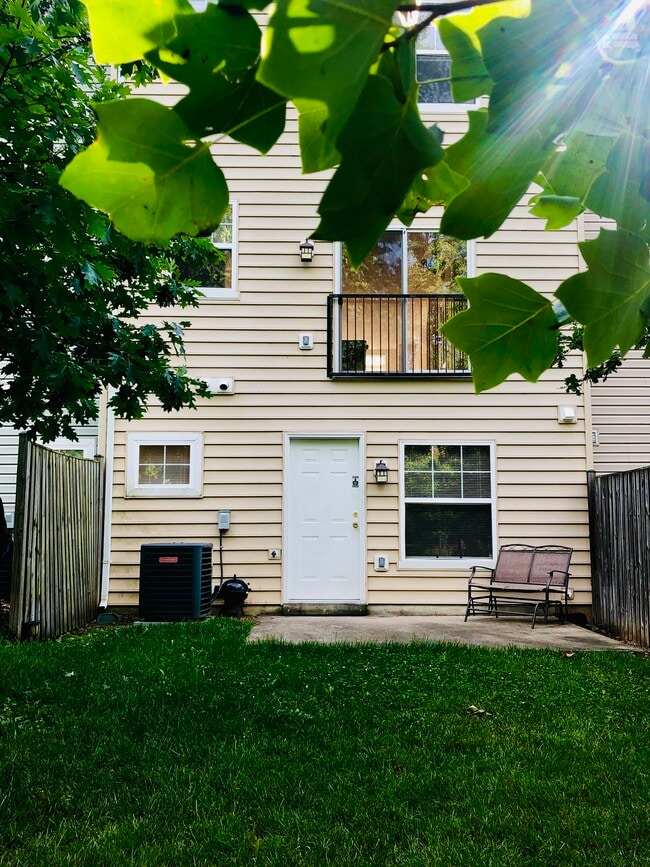 Building Photo - 146 Moore Dr