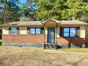 Building Photo - 121 Lockwood Dr