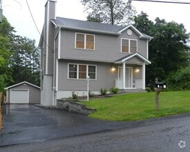 Building Photo - 7 Crest Dr
