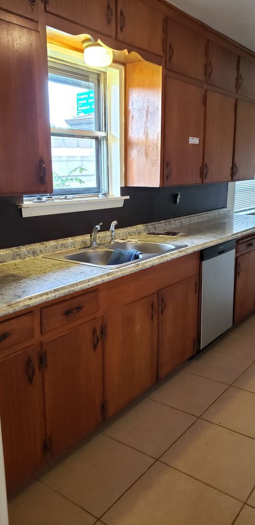 Foto del edificio - 3 Bedroom 2 Bathroom Home with Garage
