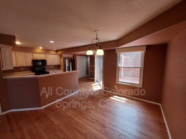 Foto del edificio - 6568 Foxdale Cir