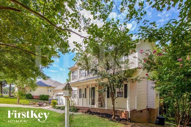 Foto del edificio - 153 Silver Birch Ln