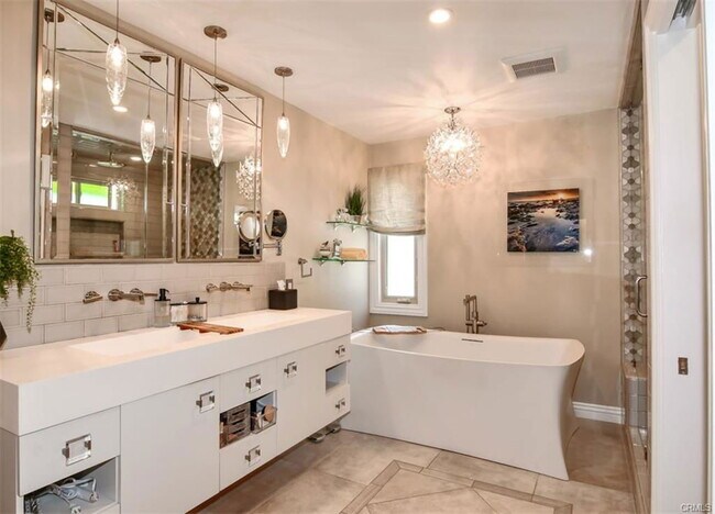 Building Photo - 43 Mainsail Dr