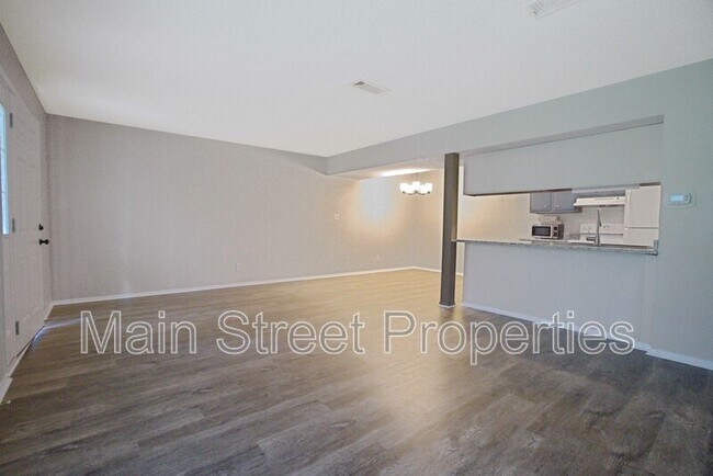 Foto del edificio - 3323 Kingswood Ct