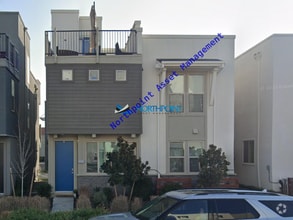 Building Photo - 2613 3rd St