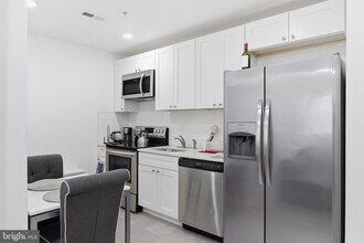 Building Photo - 925 N Broad St