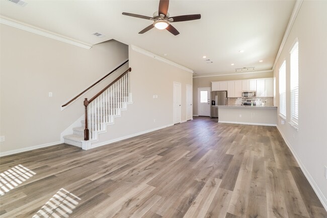 Building Photo - 9845 Crescent Cove Dr