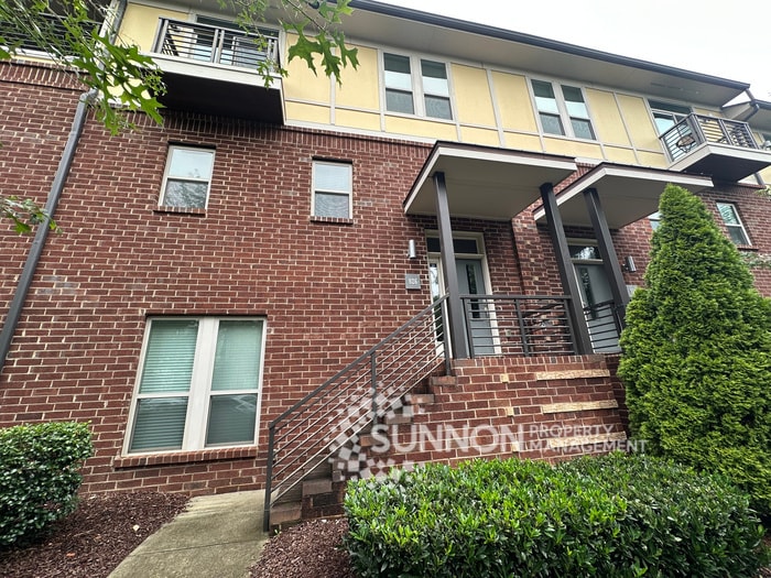 Foto principal - Beautiful 3-Story Townhome in the Heart of...