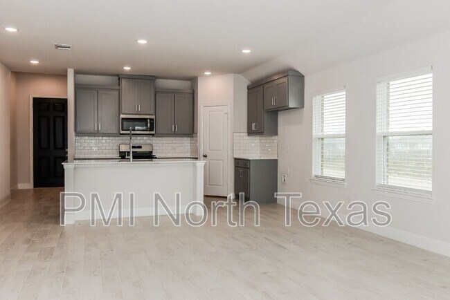 Foto del edificio - 715 Parrino pkwy