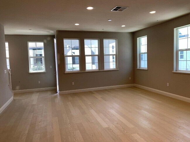 Foto del edificio - 1528 Coffee Berry Ln