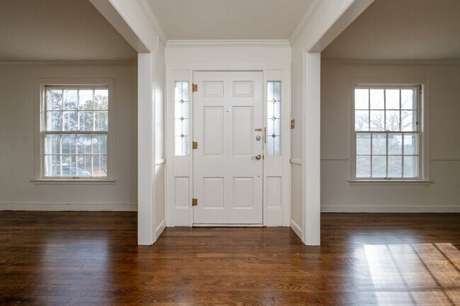 Foto del edificio - Park Hill Home with Original Details and Updated Kitchen