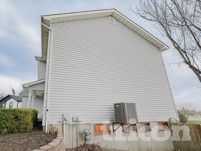 Building Photo - 4 Sapphire Ct