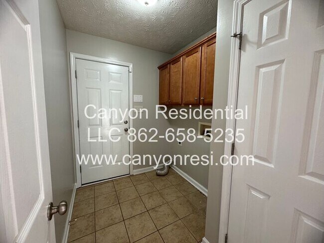 Foto del edificio - 105 Scaley Bark Dr