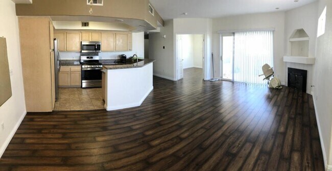 Building Photo - 6913 Cobre Azul Ave #201