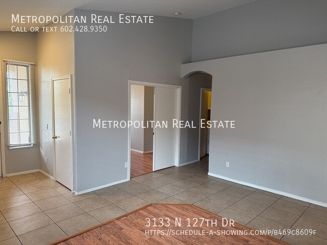 Foto del edificio - 3133 N 127th Dr