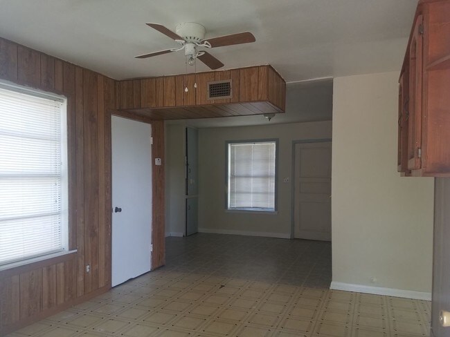Foto del edificio - 508 Baywood Ave