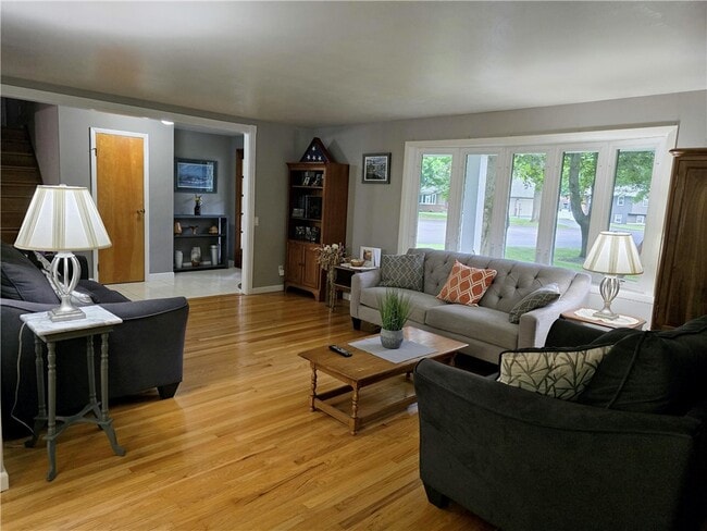 Building Photo - 298 Willowen Dr
