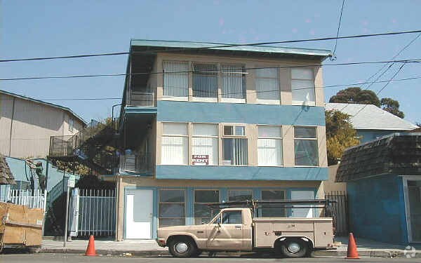 Building Photo - 9960 Macarthur Blvd