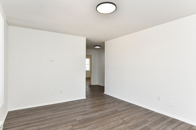 Building Photo - Westgate (Vista West I), 1x1 Designer, VW1...